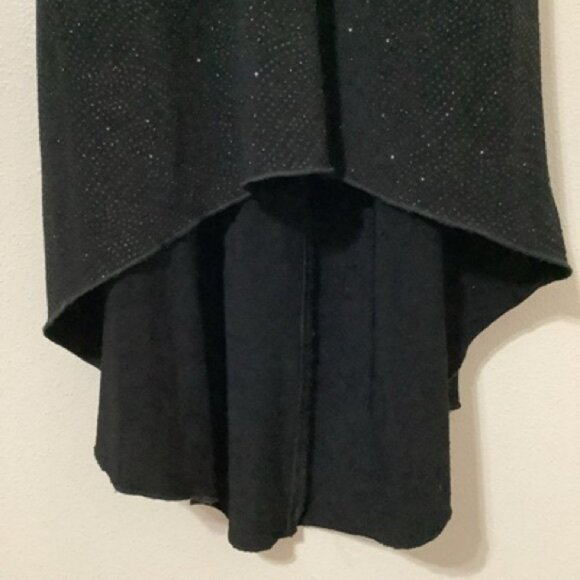 Elegant Black Sleeveless Dress - Picture 3 of 9